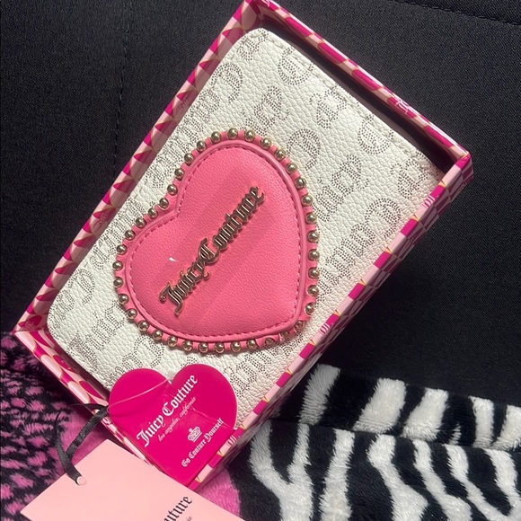 Juicy Couture Pink Heart Wallet - Picture 5 of 9